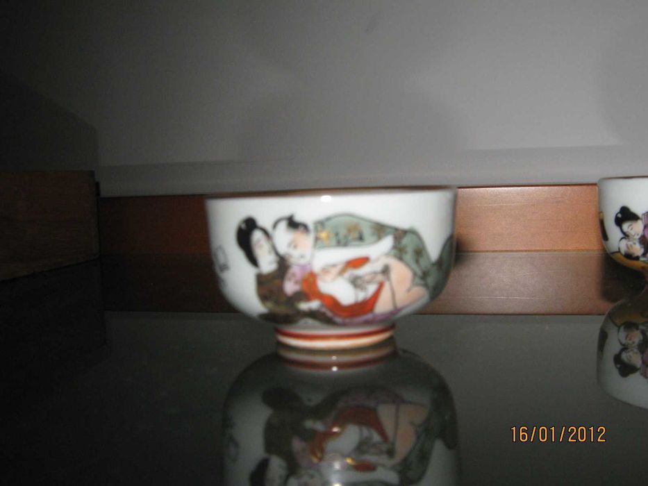 Taças raras de Saké (Shunga) com motivos eróticos do século XIX-Katani