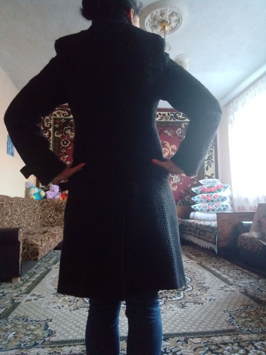 Пальто осіннє з поясом на бедрах
