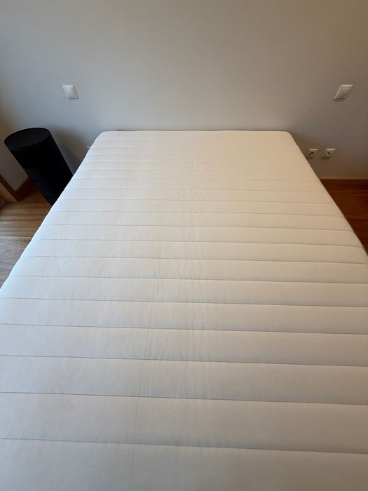 Cama NOVA IKEA 160x200cm