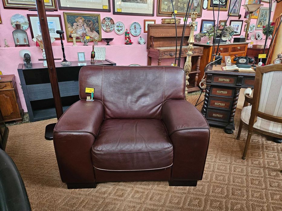 Grande sofá individual em pele - óptimo estado geral