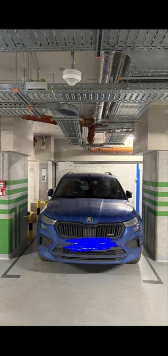 Kolejowa 9, podziemne miejsce postojowe