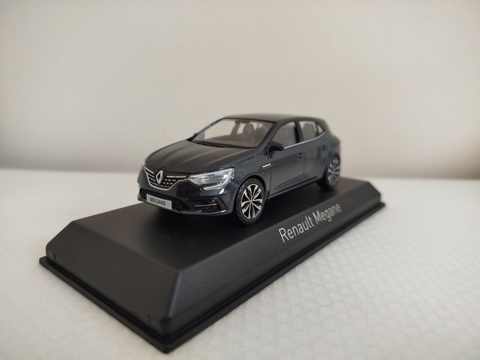 Miniature 1/43 Renault Megane 1 phase 2 grise 4 portes trés rare - Collection
