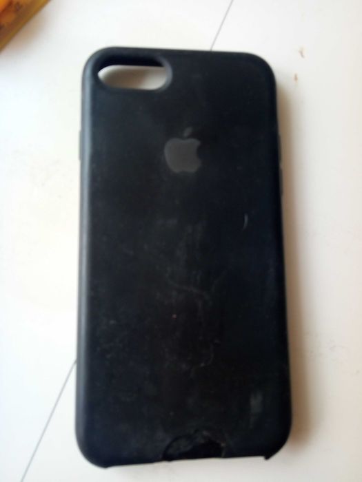 чехол на iphone 7 очень удобный, антискользящее покрытие