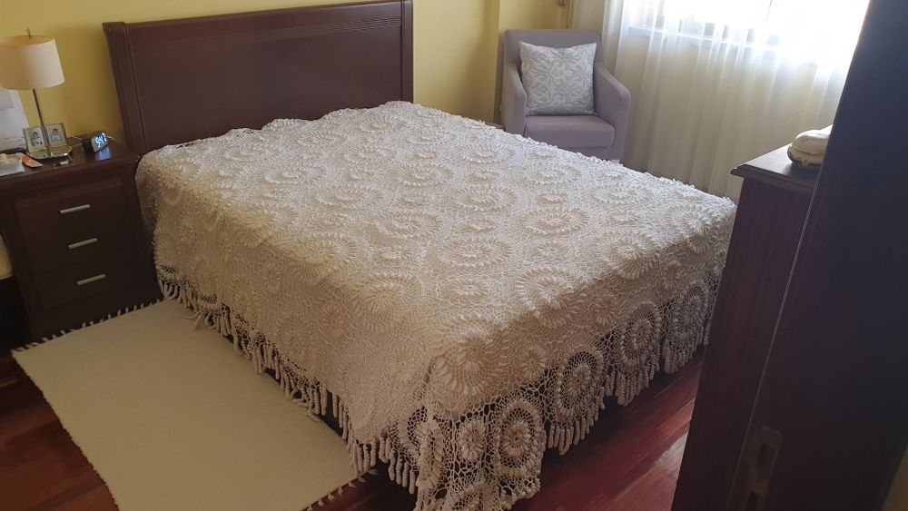 Colcha de Croché Artesanal Feita À Mão  para Cama de Casal – Cor Bege/Cru