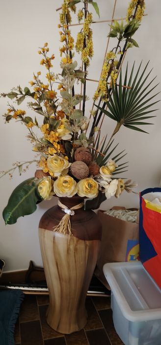 Jarrão com arranjo floral