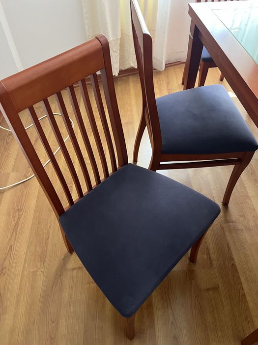 Conjunto de 5 Cadeiras e Mesa