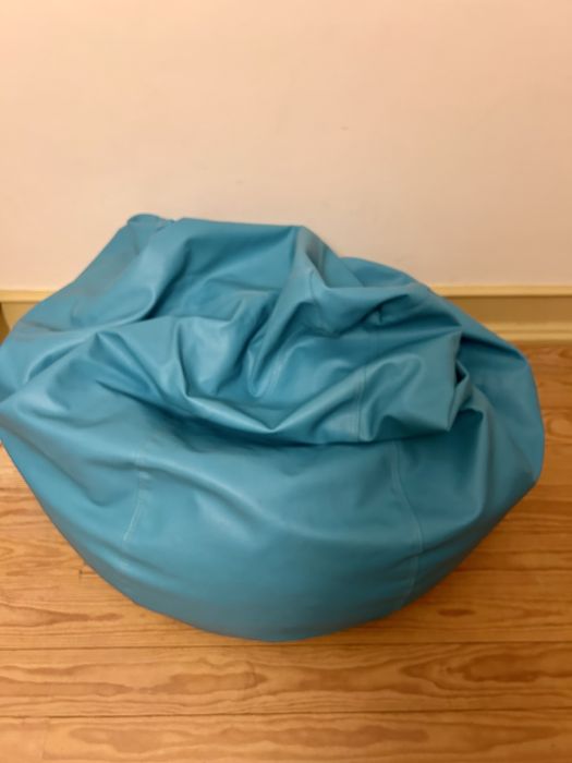 Puff em pele bom estado