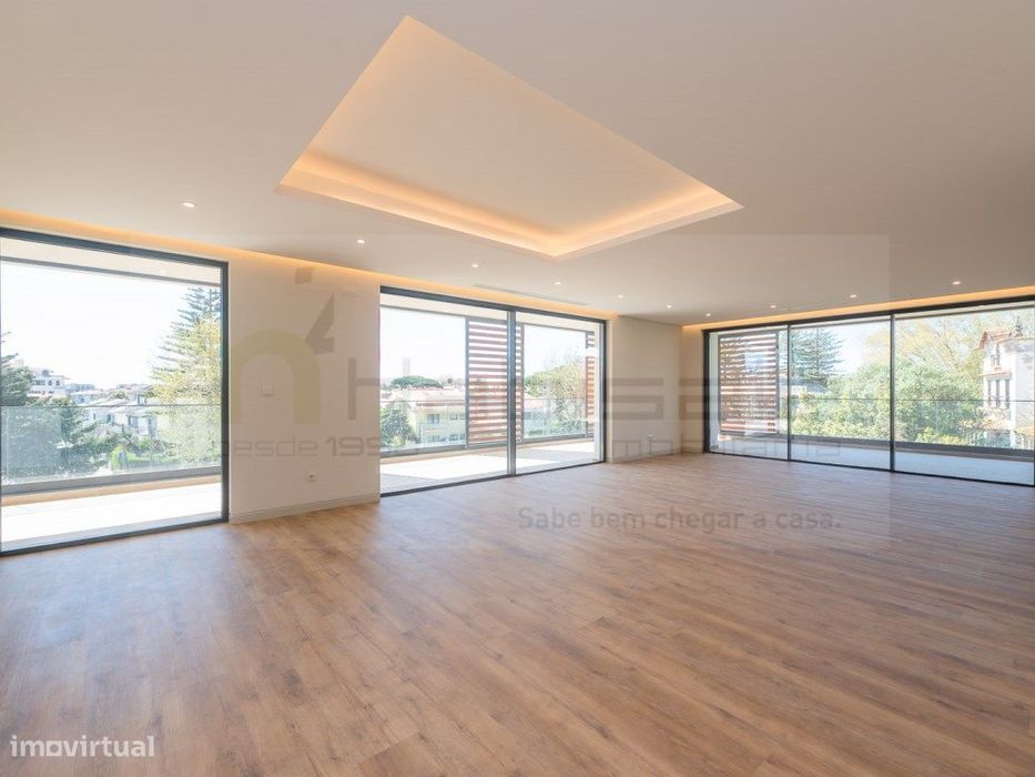 T2 com Terraço e Box em Condomínio de Luxo com Piscina, Ginásio e S...