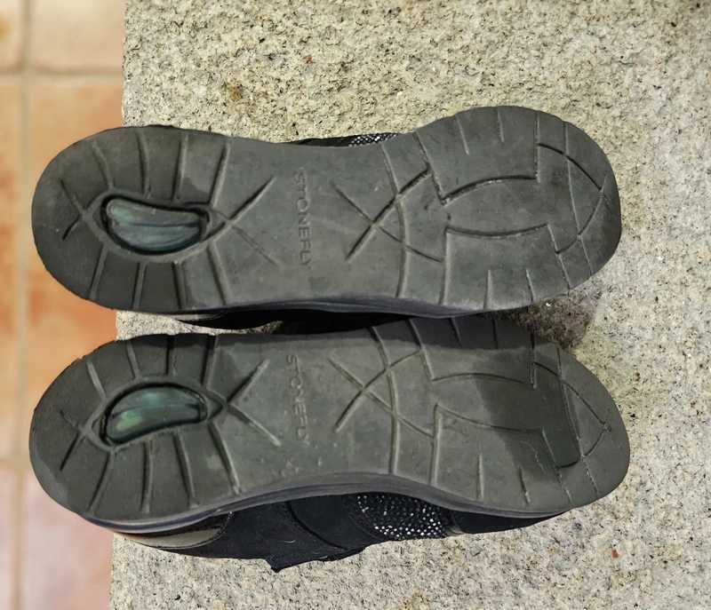 Sapatilhas cunha com fecho e velcro