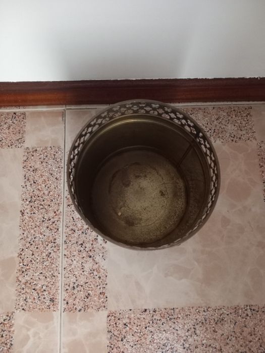 Vaso antigo em Latão