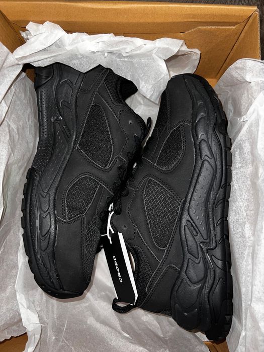 Продам чоловічі кросівки