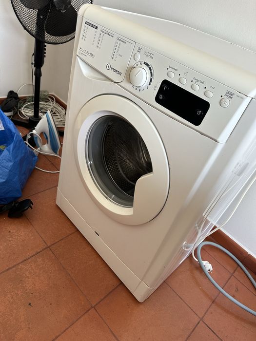 Maquina lavar indesit em bom estado
