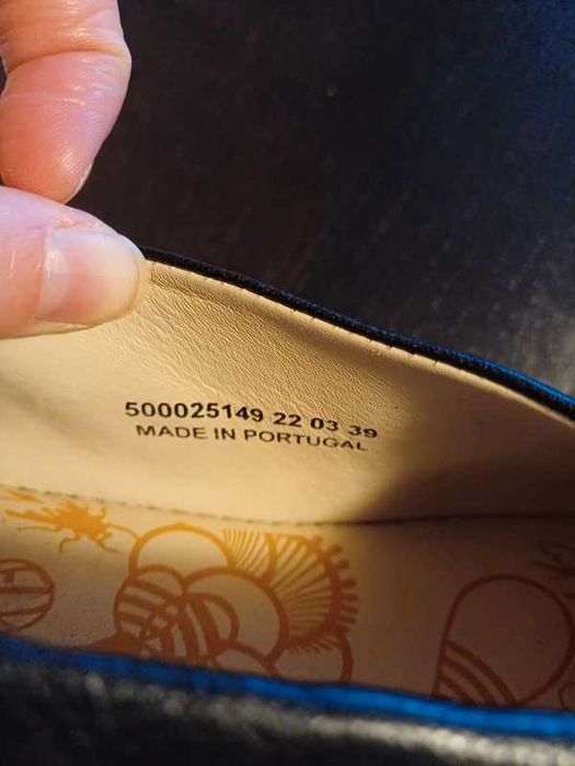 Sapatos Fly by London como novos