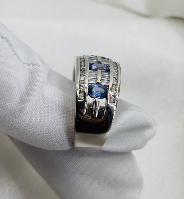 Золота каблучка з сапфірами та діамантами