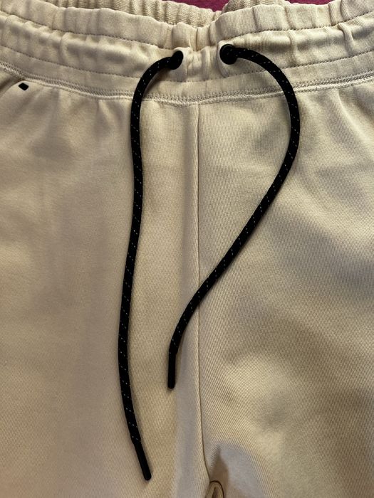 Bezowe dresy nike tech S