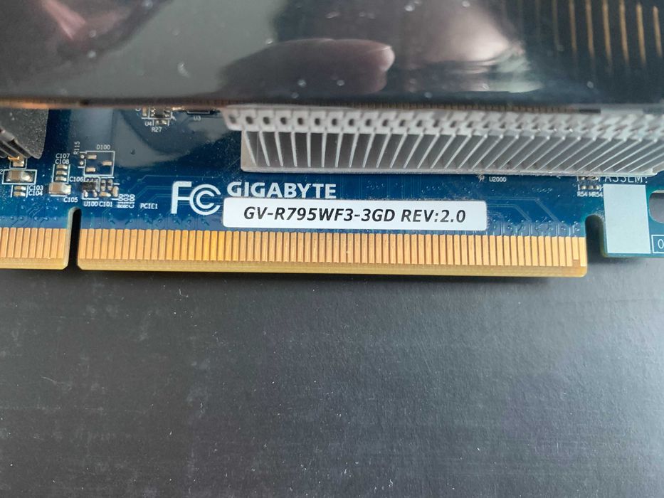 Gigabyte Radeon HD7950 3GB sprawna + MSI Radeon R9 270X 2GB