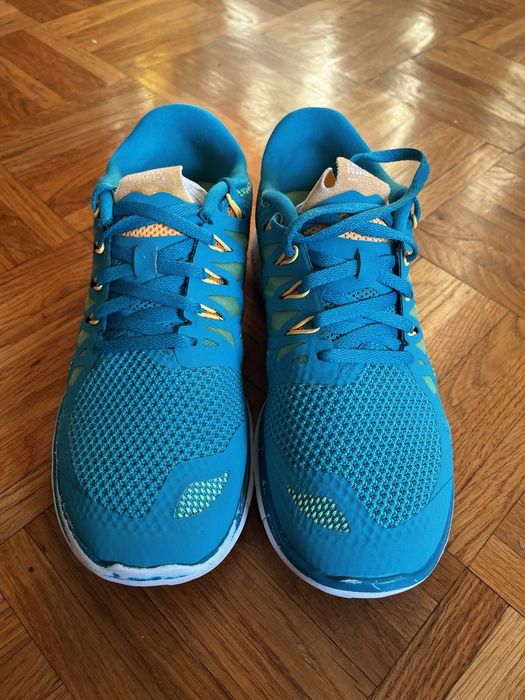 Продам кроссовки Nike