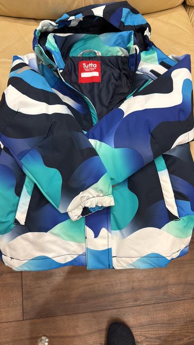 Куртка демісезонна дитяча, розмір 122(повномірить)