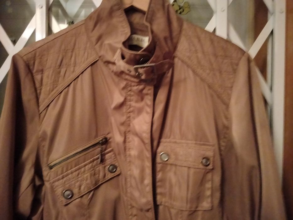 Casaco intemporal em Azul e Camel. NOVO