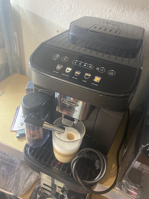 Кофемашина Delonghi,кавомашина delonghi,philips,saeco кавоварка saeco