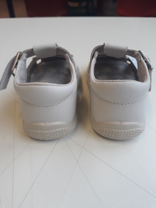 Sandália unisexo em pele