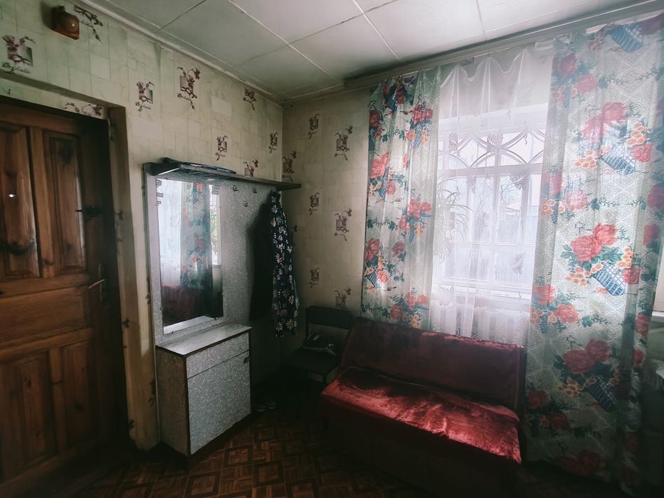 Бабинці-продам цегляний капітальний будинок в центрі селища !