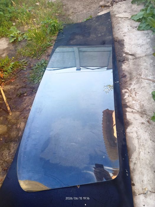 Лобове або заднє скло легкового автомобіля