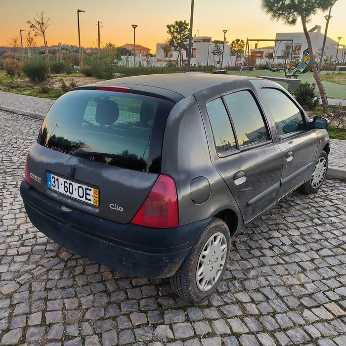 Renault Clio 1.2 RN (Set/1999) - Barato e Económico