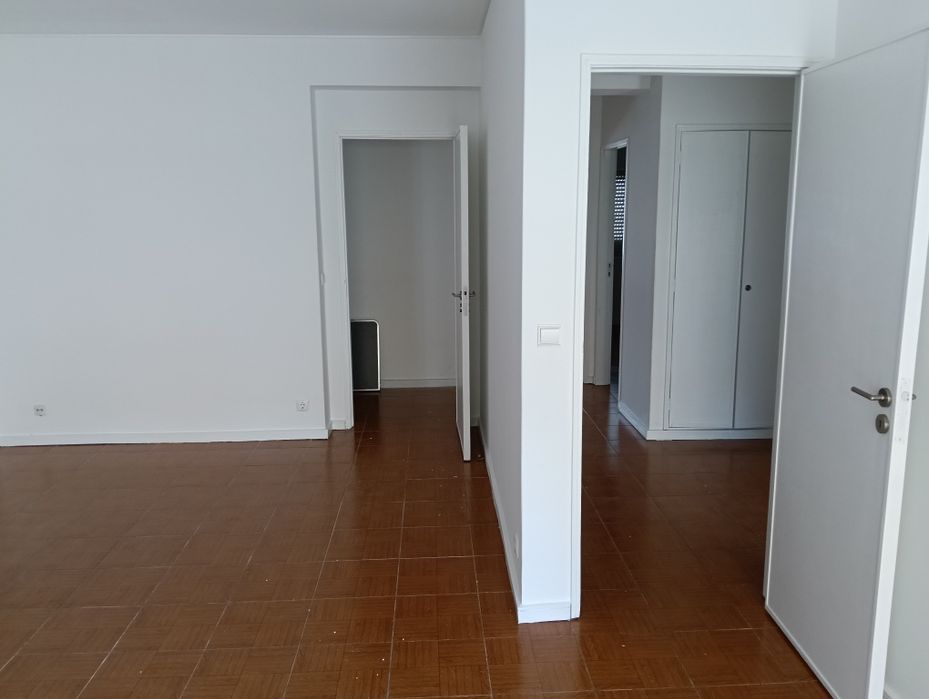 Arrendo T2 excelente localização e como novo