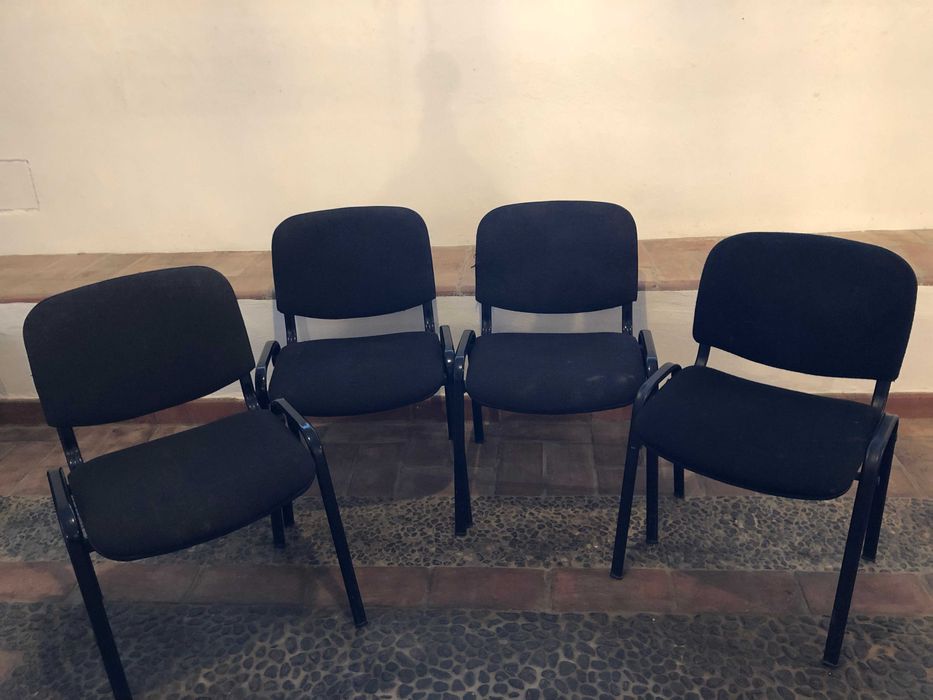 Várias secretárias de escritório + 5 cadeiras