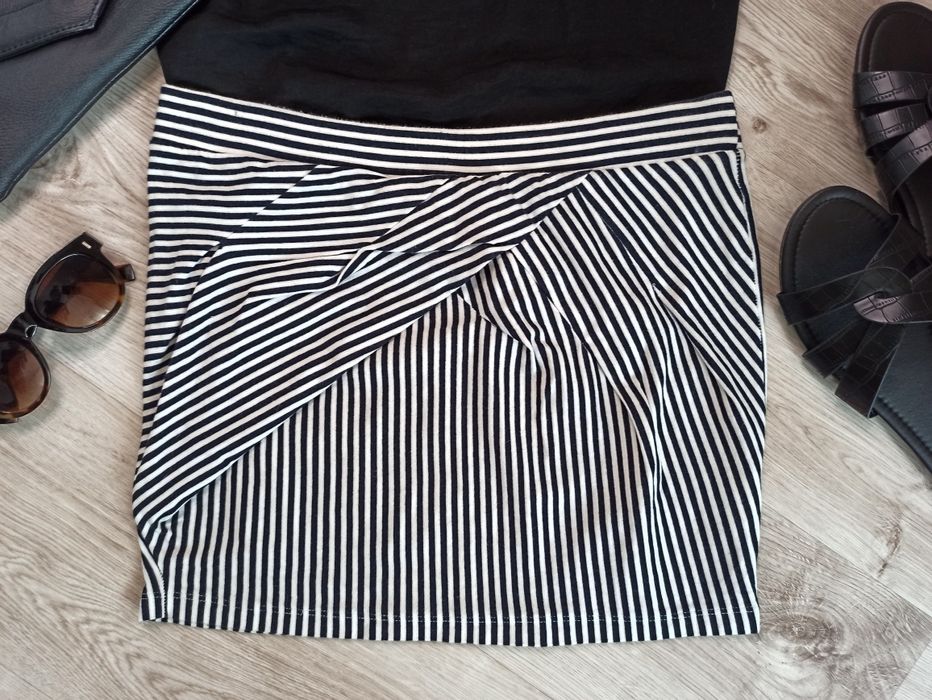 Spódniczka w paski Stradivarius