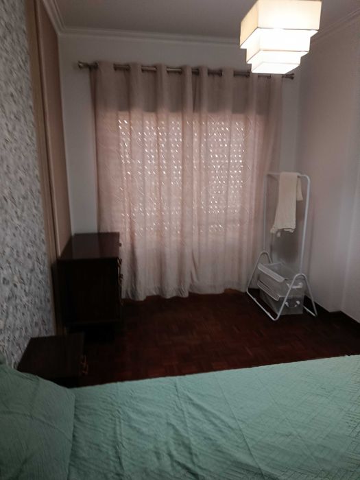 ALUGO excelente quarto no Seixal