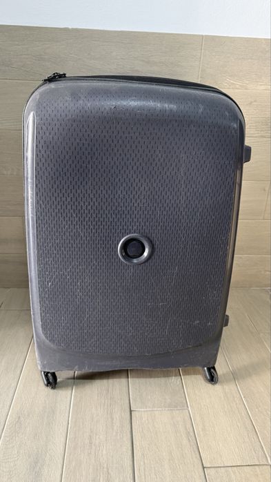 Mala grande de Viagem marca Delsey