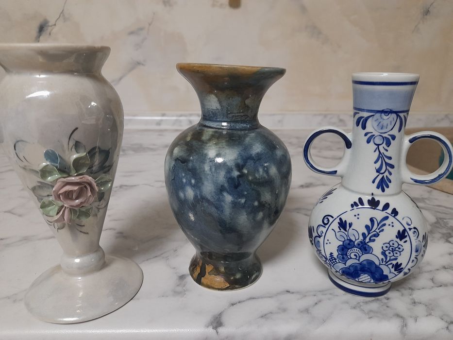 Копилка, статуэтка,вазочки.