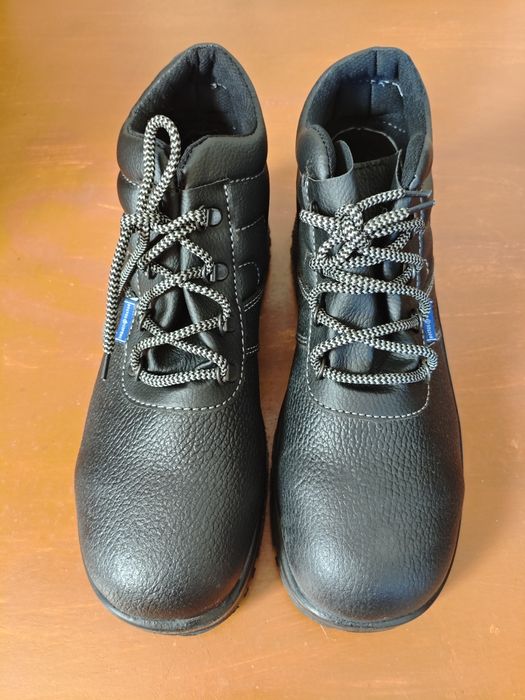 Робоче чоловіче  взуття ( нове)