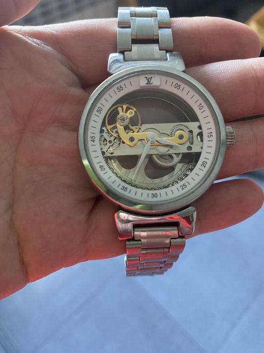 Годинник жіночий Louis Vuitton