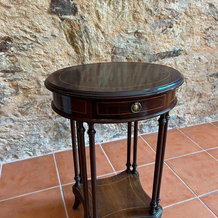 Mesa de Apoio Clássica Pé Alto