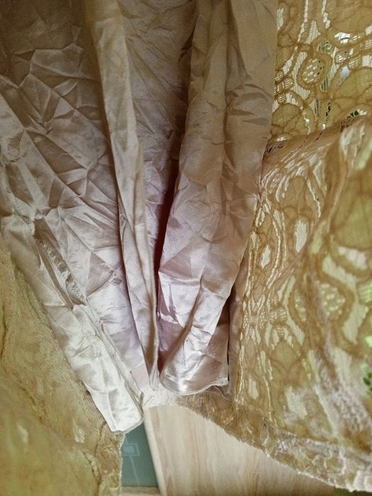 Sukienka koronkowa midi