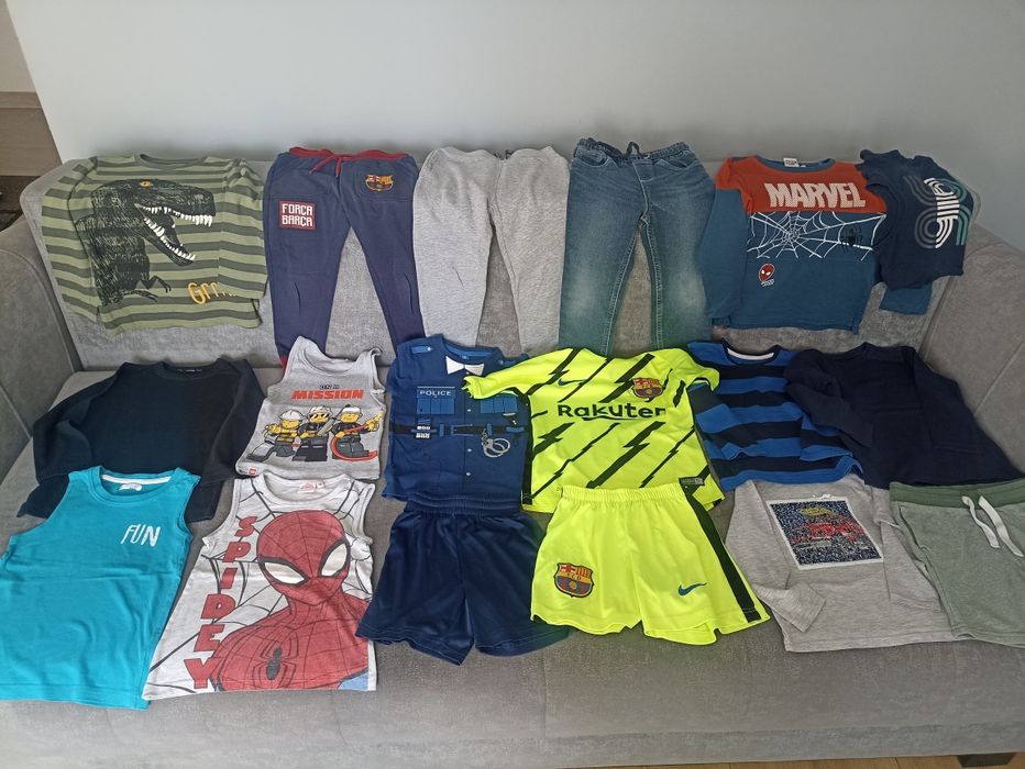 Zestaw ubranek dla chłopca roz 116 strój piłkarski FC Barcelona