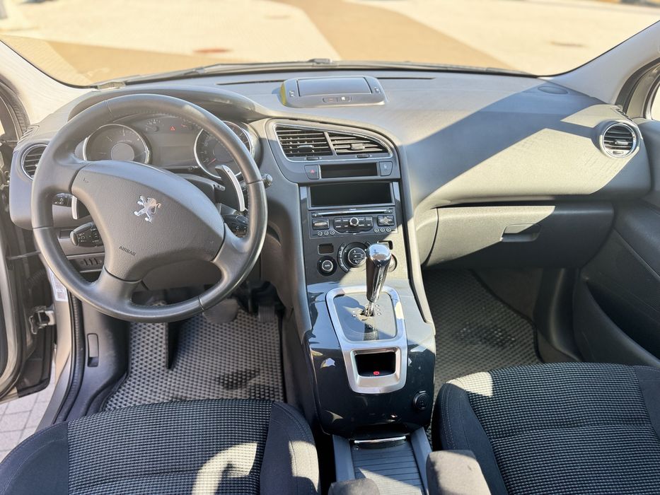 Peugeot 5008 2011