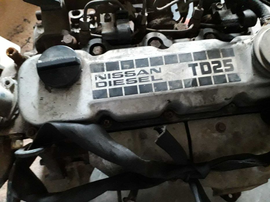 Nissan d 21 4x4 diverso material