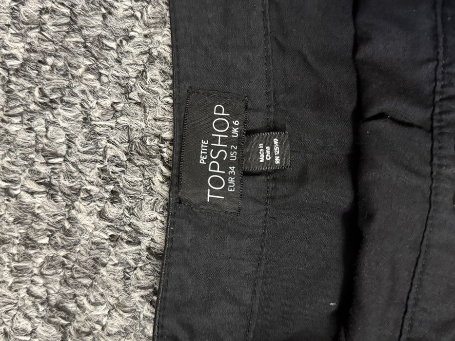 Чорна юбка з екошкіри