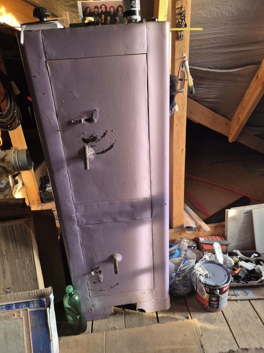 Сейф металический фвухсекцыонный и односекцыонный,жаростойкий с замком