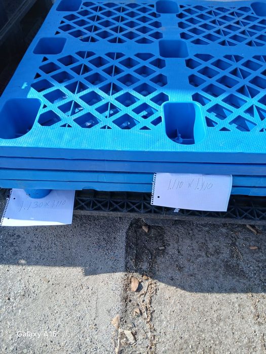 Lote de paletes de plastico