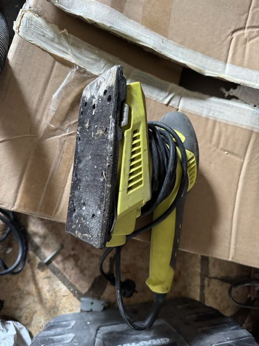 Lixadora elétrica vibratória Ryobi