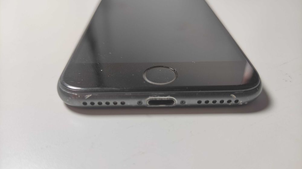iPhone 8 cinzento sideral 64 GB