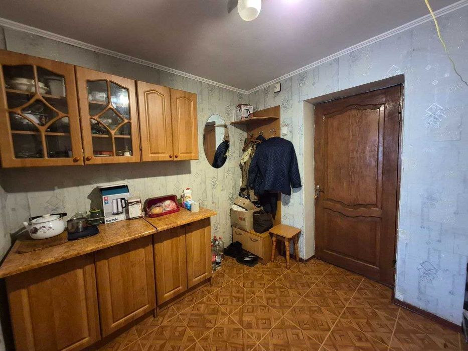 43136 ІД 2к Гречани в гуртожитку 33 кв.м.