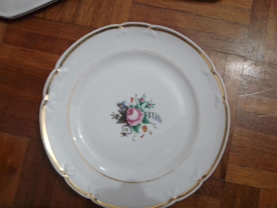 Diversas peças soltas da Vista Alegre e Cristal