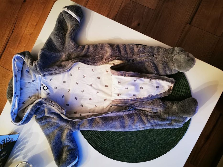 Kombinezon lekko ocieplany.