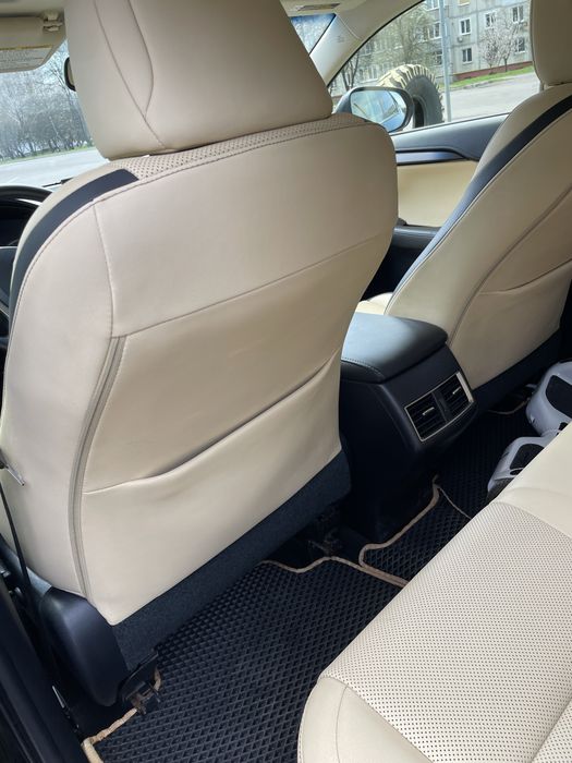 Автомобіль LEXUS